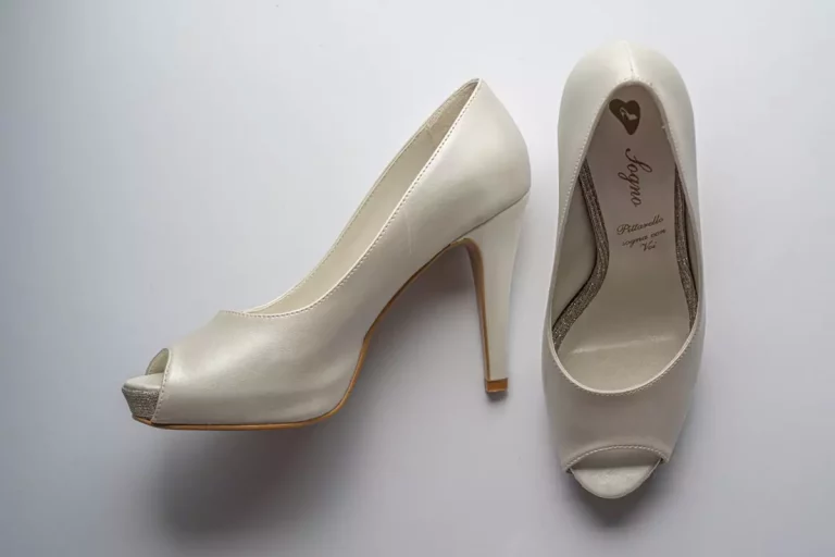 Wyjątkowa stylizacja: modne propozycje butów damskich w sklepie!